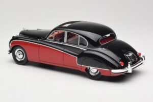 Jaguar Mk VIII Črn & Temno Rdeč BoS Models 1:18 BOS408 Smola – slika 5 od 6