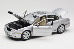 Jaguar X-Type Srebrn Maisto 1:18 7271328 Kovina – slika 2 od 8