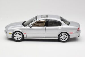 Jaguar X-Type Srebrn Maisto 1:18 7271328 Kovina – slika 4 od 8