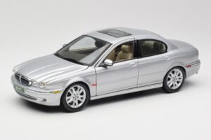 Jaguar X-Type Srebrn Maisto 1:18 7271328 Kovina