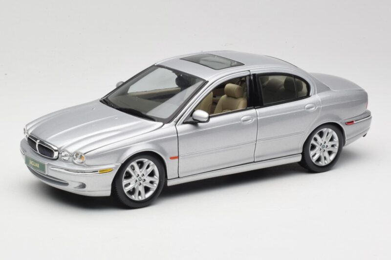 Jaguar X-Type Srebrn Maisto 1:18 7271328 Kovina