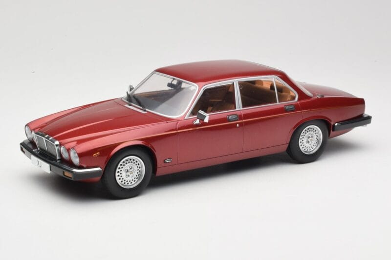 Jaguar XJ Series III Metallic Dark Red MCG 1:18 MCG18176 Kovina