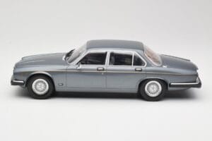 Jaguar XJ Series III Metallic Grey MCG 1:18 MCG18177 Kovina – slika 3 od 6