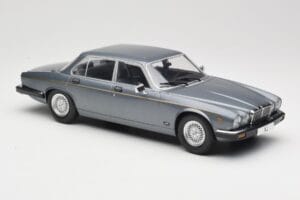 Jaguar XJ Series III Metallic Grey MCG 1:18 MCG18177 Kovina – slika 4 od 6