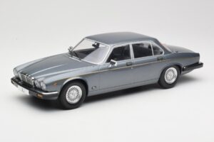 Jaguar XJ Series III Metallic Grey MCG 1:18 MCG18177 Kovina