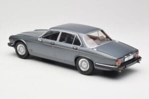 Jaguar XJ Series III Metallic Grey MCG 1:18 MCG18177 Kovina – slika 5 od 6