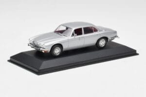 Jaguar XJ12 Series II Srebrn Minichamps 1:43 400130401 Kovina – slika 2 od 4