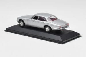 Jaguar XJ12 Series II Srebrn Minichamps 1:43 400130401 Kovina – slika 3 od 4