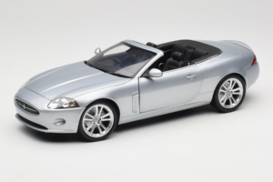 Jaguar XK X150 Kabriolet Srebrn Minichamps 1:18 153130533 Kovina