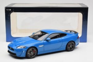Jaguar XKR-S X150 French Racing Modra AUTOart 1:18 73641 Kovina – slika 8 od 8
