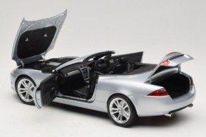 Jaguar XK X150 Kabriolet Srebrna Minichamps 1:18 150130531 Kovina – slika 5 od 8