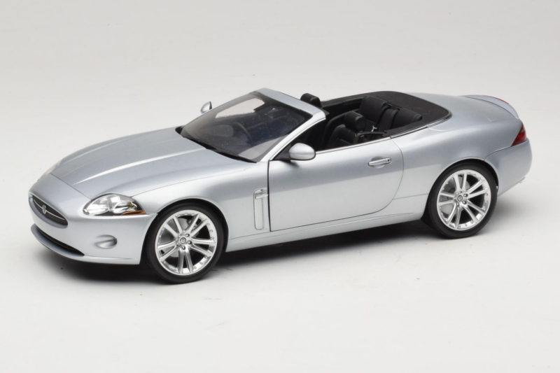 Jaguar XK X150 Kabriolet Srebrna Minichamps 1:18 150130531 Kovina