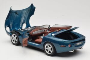 Jaguar XK180 Zelen Maisto 1:18 50337 Kovina – slika 5 od 8