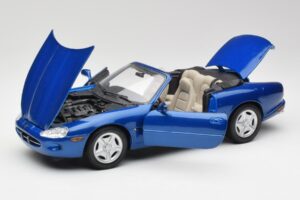 Jaguar XK8 X100 Kabriolet Azure Modra Maisto 1:18 50286 Kovina – slika 2 od 8