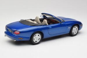 Jaguar XK8 X100 Kabriolet Azure Modra Maisto 1:18 50286 Kovina – slika 3 od 8