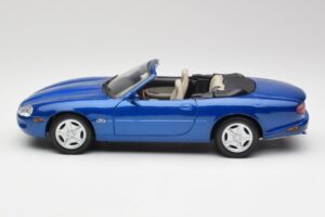 Jaguar XK8 X100 Kabriolet Azure Modra Maisto 1:18 50286 Kovina – slika 4 od 8