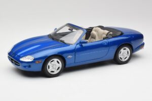 Jaguar XK8 X100 Kabriolet Azure Modra Maisto 1:18 50286 Kovina
