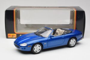 Jaguar XK8 X100 Kabriolet Azure Modra Maisto 1:18 50286 Kovina – slika 8 od 8