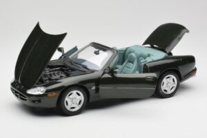 Jaguar XK8 X100 Kabriolet British Racing Zelen Maisto 1:18 50285 Kovina – slika 2 od 8