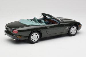 Jaguar XK8 X100 Kabriolet British Racing Zelen Maisto 1:18 50285 Kovina – slika 3 od 8