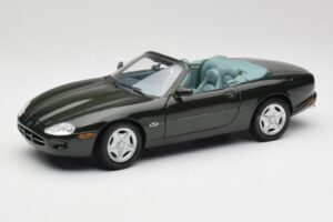 Jaguar XK8 X100 Kabriolet British Racing Zelen Maisto 1:18 50285 Kovina