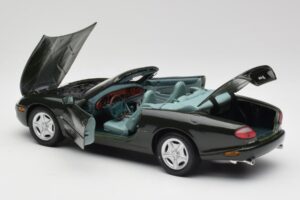 Jaguar XK8 X100 Kabriolet British Racing Zelen Maisto 1:18 50285 Kovina – slika 5 od 8