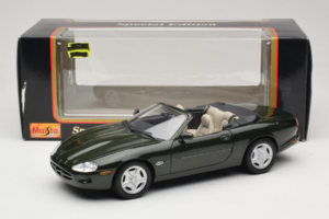 Jaguar XK8 Green Metallic Svetlo Siva Notranjost Maisto 1:18 31836 Kovina – slika 8 od 8