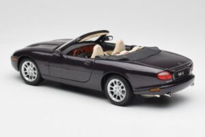 Jaguar XKR X100 Kabriolet Siv Maisto 1:18 50331 Kovina – slika 7 od 8