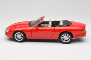 Jaguar XKR X100 Rdeč Maisto 1:18 50330 Kovina – slika 4 od 8