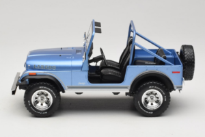 Jeep CJ-7 Laredo Modra MCG 1:18 MCG18553 Kovina – slika 3 od 6