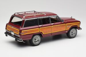Jeep Grand Wagoneer Classic Rdeč AUTOart 1:18 74002 Kovina – slika 3 od 8