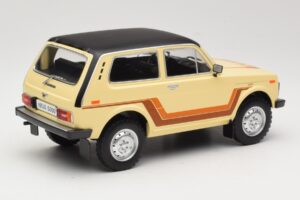 Lada Niva 2121 California Bež MCG 1:18 MCG18004 Kovina – slika 2 od 6