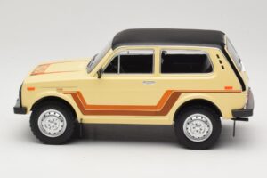 Lada Niva 2121 California Bež MCG 1:18 MCG18004 Kovina – slika 3 od 6