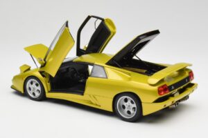 Lamborghini Diablo SE30 Anniversary Edition Rumen Spyder AUTOart 1:18 79157 Kovina – slika 5 od 8