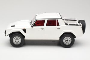 Lamborghini LM002 Bela Kyosho 1:18 GTS18508W Smola – slika 3 od 6