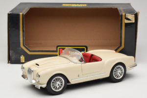 Lancia Aurelia B24 Spider Bež Bburago 1:18 3010-M2 Kovina – slika 8 od 8