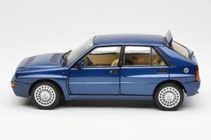 Lancia Delta HF Integrale Evo II Modra Kyosho 1:18 08341BL Kovina – slika 4 od 8
