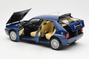 Lancia Delta HF Integrale Evo II Modra Kyosho 1:18 08341BL Kovina – slika 5 od 8