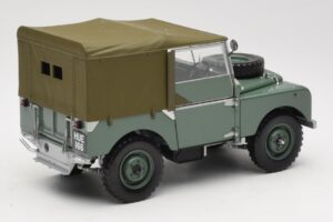 Land Rover 88 Series I Zelena Minichamps 1:18 150168900 Kovina – slika 3 od 8