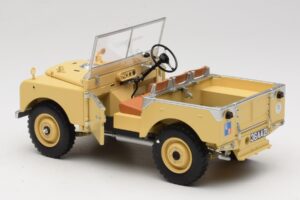 Land Rover 88 Series I RAF Beige Minichamps 1:18 150168911 Kovina – slika 5 od 8