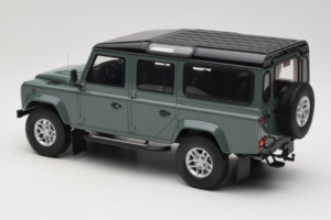 Land Rover Defender Station Wagon Keswick Green GT Spirit 1:18 GT527 Smola – slika 5 od 6