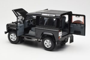 Land Rover Defender 90 Santorini Črna Metalik Kyosho 1:18 08901BK Kovina – slika 5 od 8