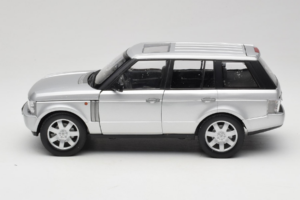 Land Rover Range Rover L322 Srebrna Welly 1:18 12536W Kovina – slika 4 od 8