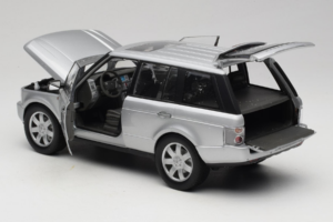 Land Rover Range Rover L322 Srebrna Welly 1:18 12536W Kovina – slika 5 od 8