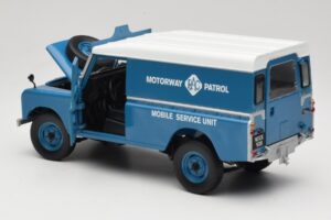 Land Rover Series III 109 Soft Top Motorway Patrol Modra Eagles Race 1:18 4403 Kovina – slika 5 od 8