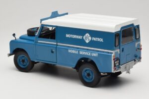 Land Rover Series III 109 Soft Top Motorway Patrol Modra Eagles Race 1:18 4403 Kovina – slika 7 od 8