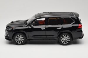 Lexus LX570 J200 Črn LCD 1:18 LCD18010-BL Kovina – slika 4 od 8