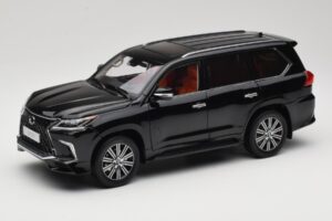 Lexus LX570 J200 Črn LCD 1:18 LCD18010-BL Kovina