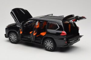 Lexus LX570 J200 Črn LCD 1:18 LCD18010-BL Kovina – slika 5 od 8