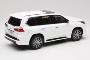 Lexus LX570 J200 Bel LCD 1:18 LCD18010-WH Kovina – slika 3 od 8